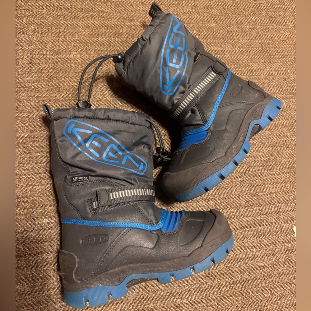 Keen Kids Black and Blue Winter Snow Boots toddler size 11